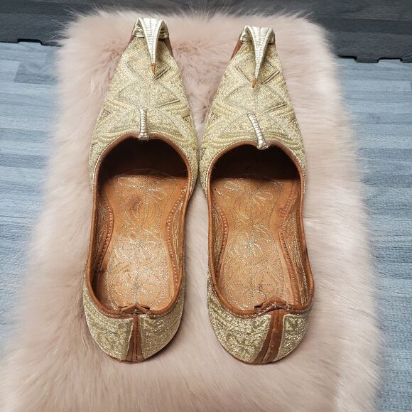 Handcrafted Morish Arabian embossed shoe